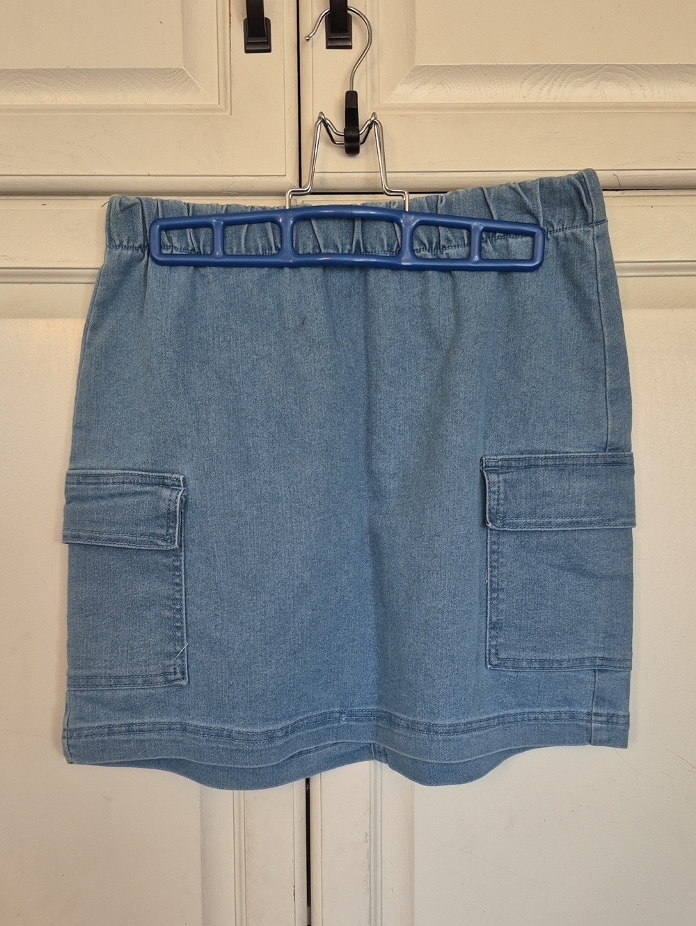 Casual Light Blue Denim Cargo Skirt with Elastic Waist